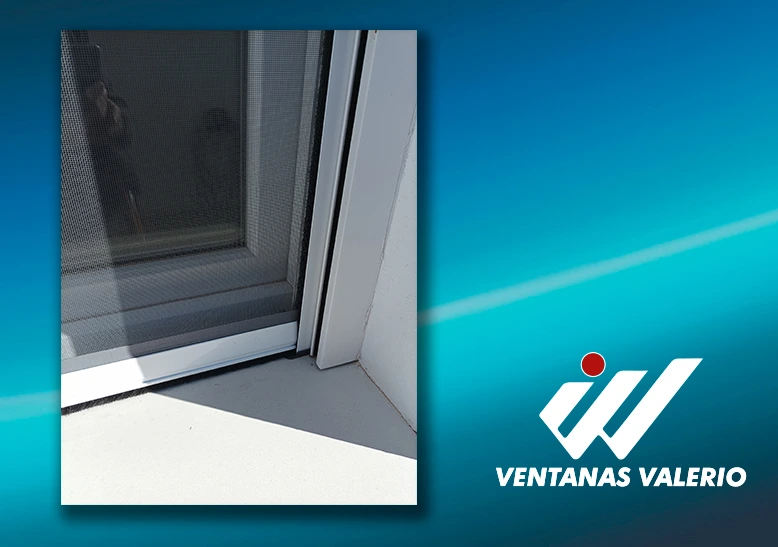 Terminal de mosquitera enrollable para ventanas de PVC