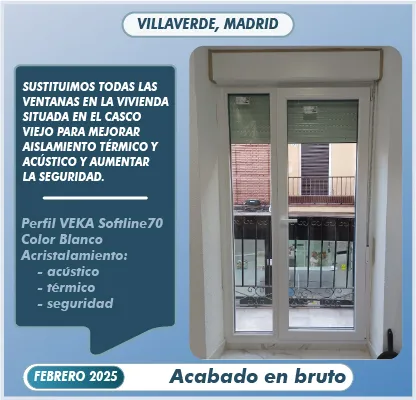La puerta con hojas diferentes de ancho