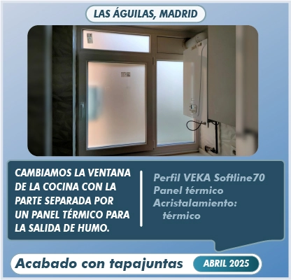 La ventana de cocina con panel térmico para salida de humo